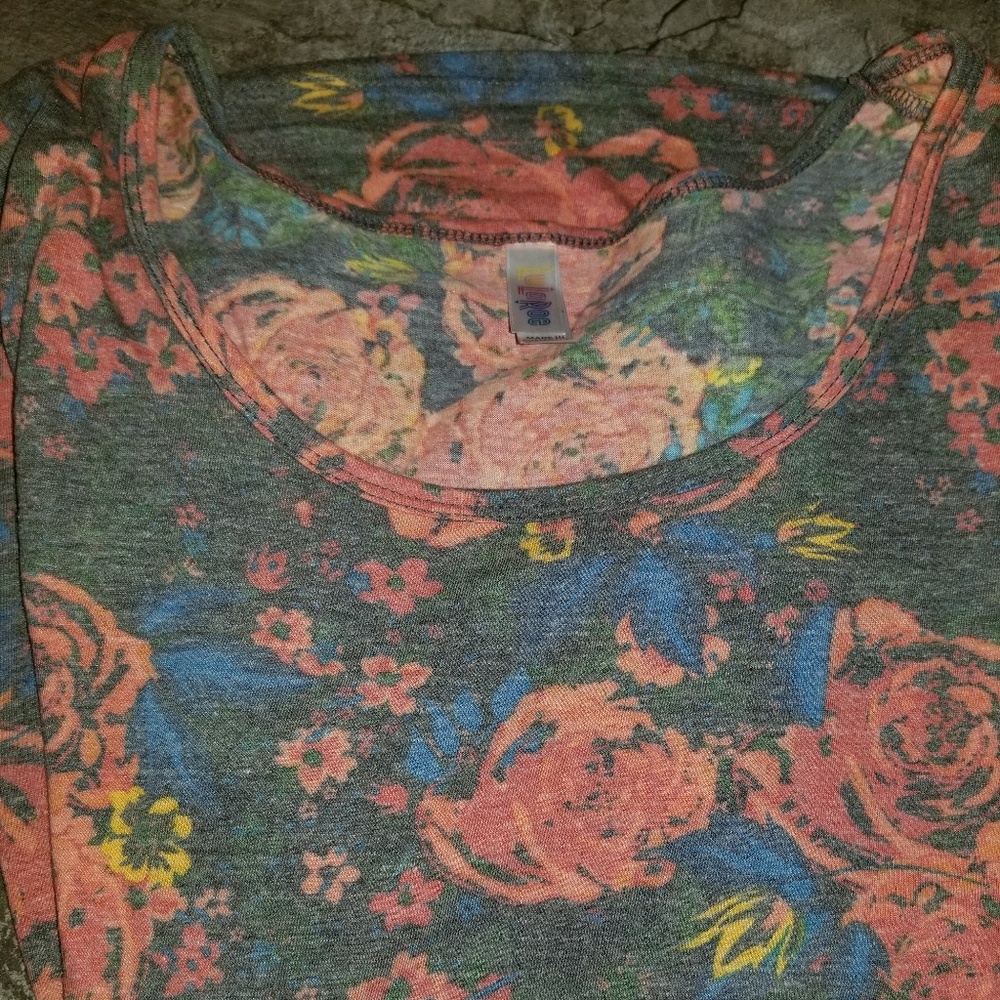 Lularoe classic tee